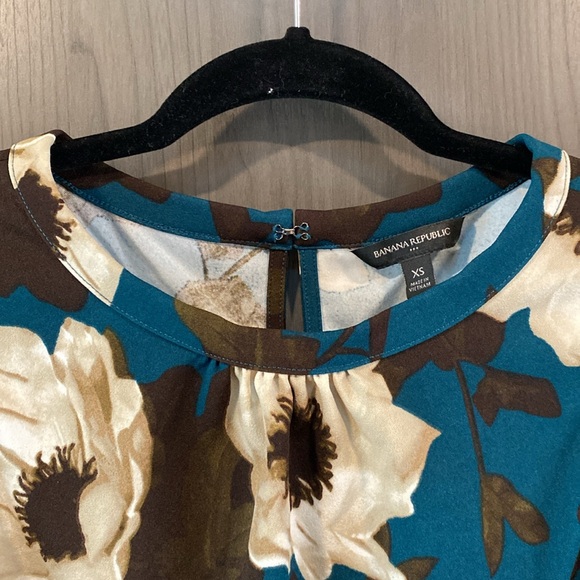 Banana Republic Factory Floral Peplum Tank Top - Picture 2 of 4